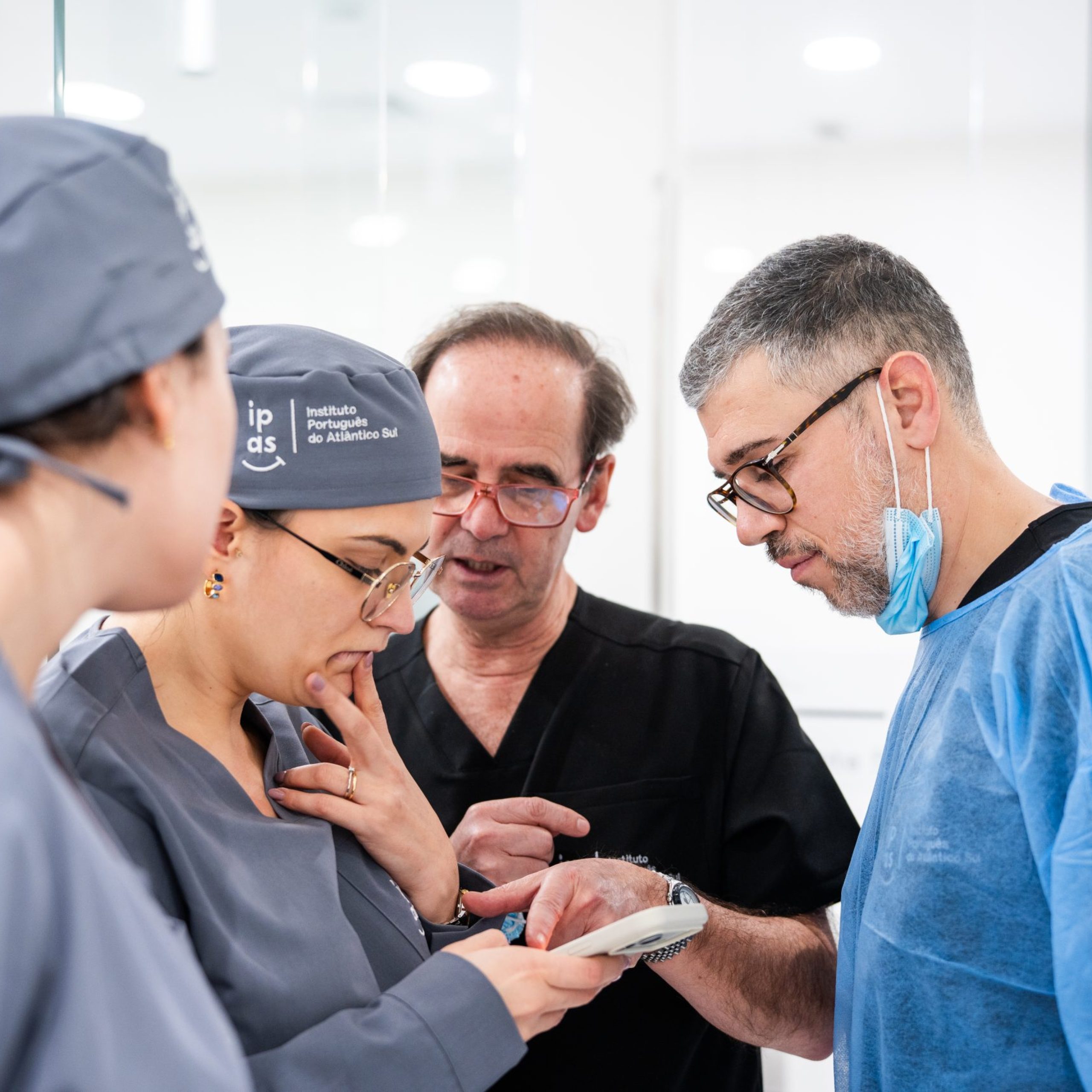 Residência Clínica de Cirurgia Oral - Dr. Pedro Pires e Dr. Hélder Oliveira - IPAS